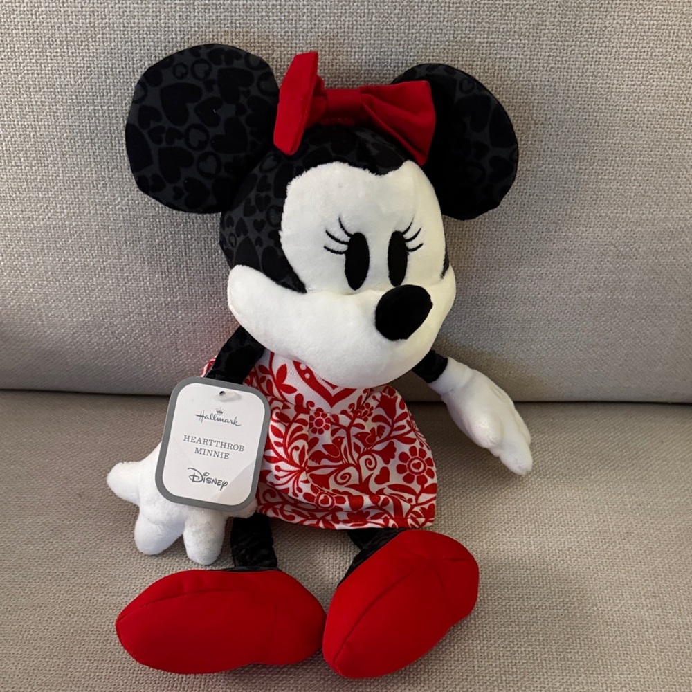 Disney Heartthrob Minnie Mouse Plush in Red and Black Hallmark NWT